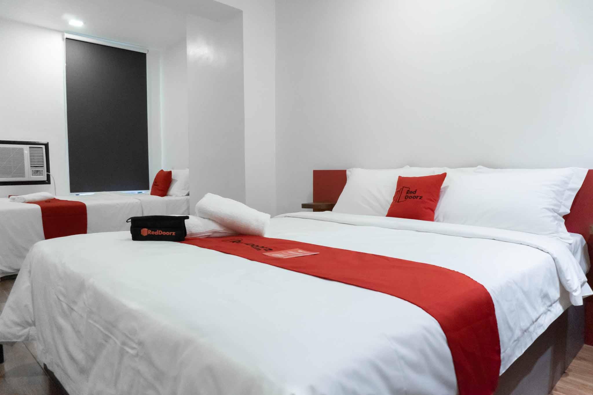 Reddoorz Plus At Mm Hotel Las Pinas Former Reddoorz Plus Near Bamboo Organ Exterior photo